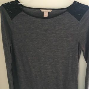 Banana Republic Gray tee lace shoulders size S